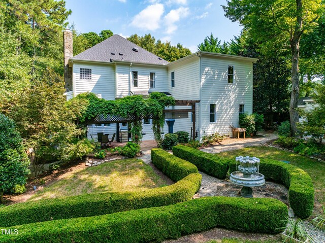 view of front of property with a front lawn