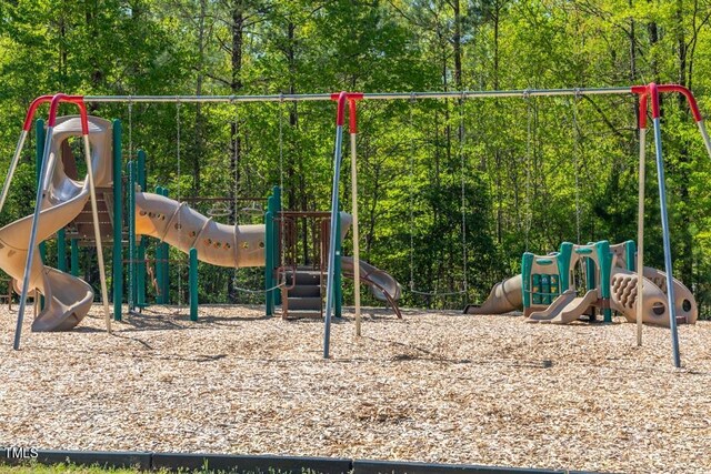 130 Iriquois Dr, Louisburg, NC 27549