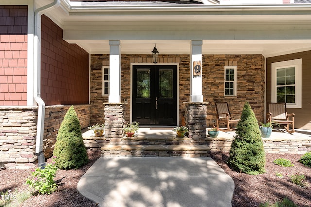 entrance to property featuring covered porch