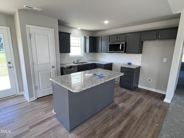 98 Lotus Ave, Smithfield, NC 27577 - kitchen with stainless steel microwave, dark wood finished floors, a sink, visible vents, and dishwashing machine