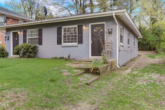 view of front of property with a front lawn