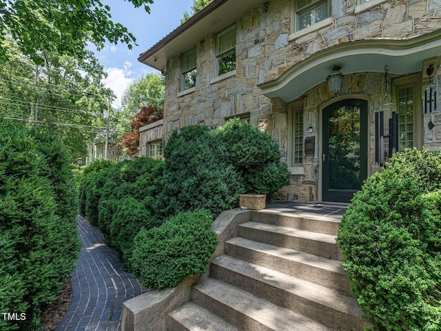 2501 Kenmore Dr, Raleigh, NC 27608 - entrance to property featuring stone siding