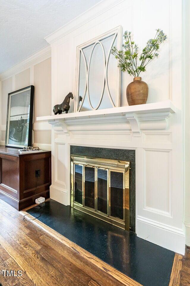 room details featuring wood-type flooring and crown molding