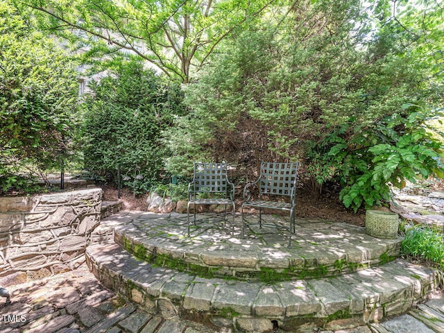 2501 Kenmore Dr, Raleigh, NC 27608 - view of yard with a patio area