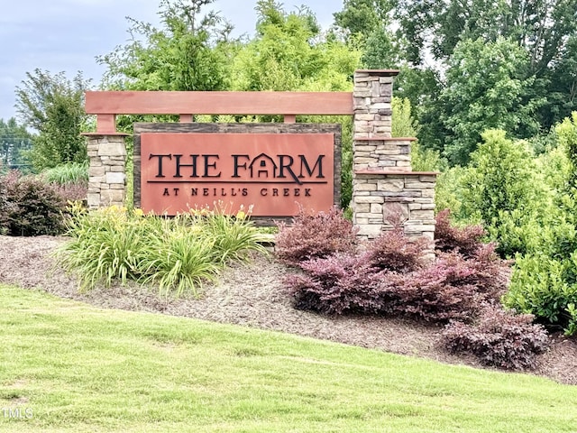 view of community / neighborhood sign