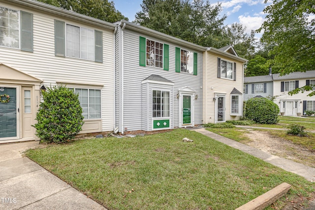 view of front of home featuring a front lawn