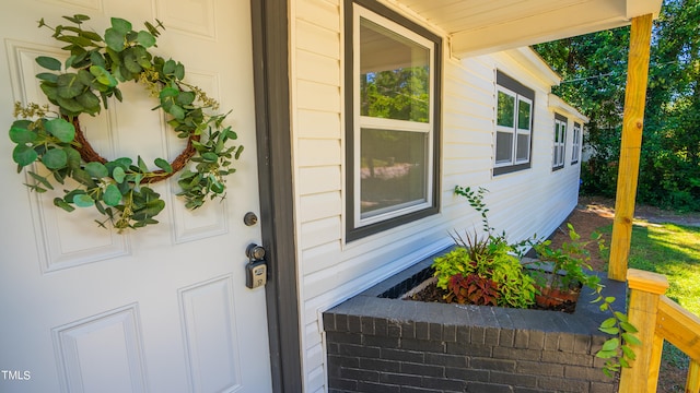 entrance to property with covered porch