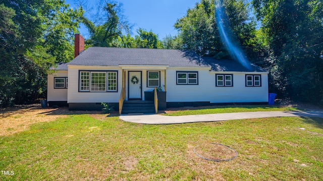 single story home featuring a front lawn