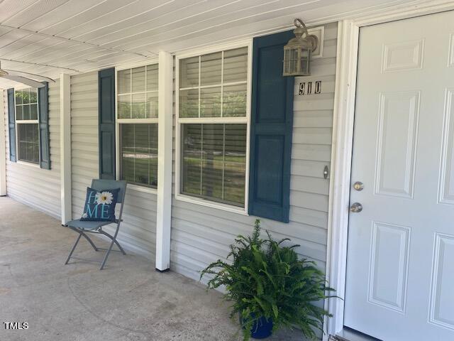 property entrance featuring covered porch