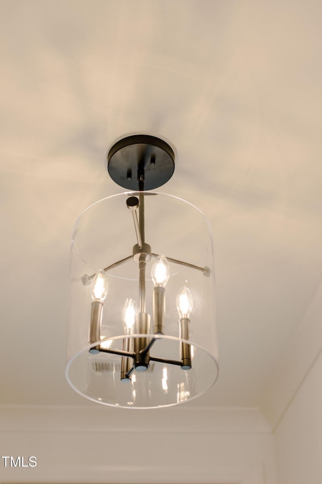 room details featuring a chandelier