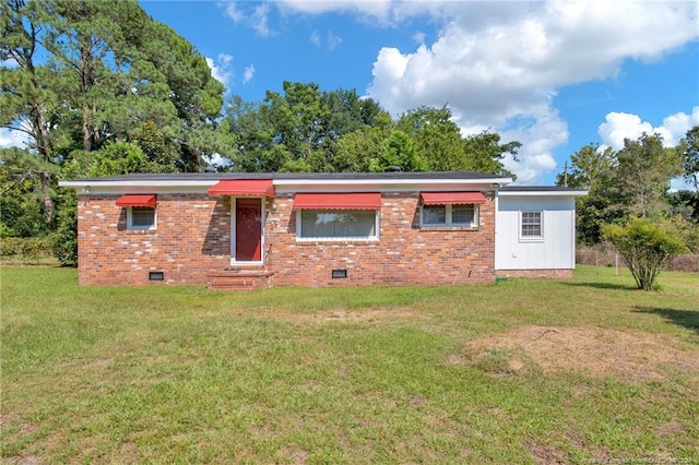 view of front of house with a front lawn