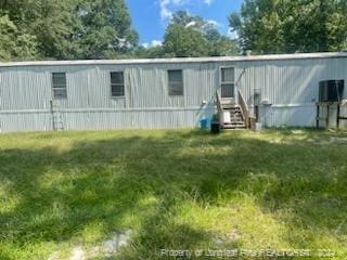 view of front of property with a front lawn