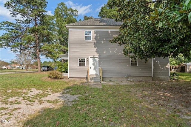 back of house featuring a lawn