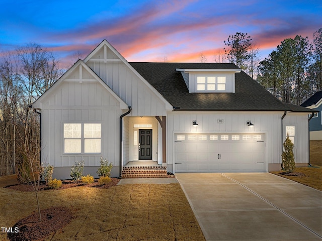 view of front facade featuring a garage