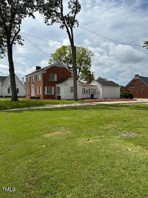 view of front of house with a front yard