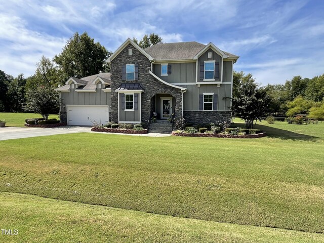 craftsman house featuring a front yard