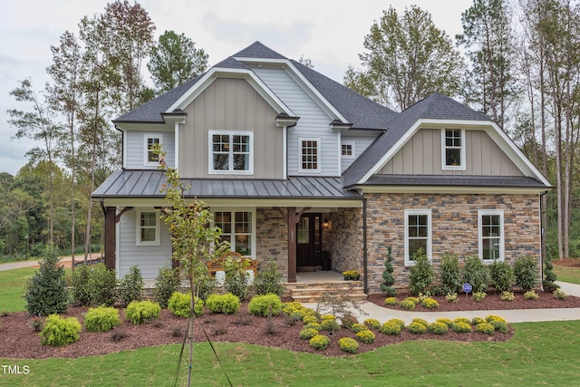 craftsman-style house featuring a porch and a front lawn