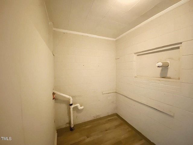 laundry room featuring hardwood / wood-style floors