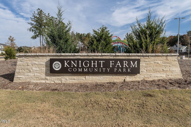 community sign featuring a lawn