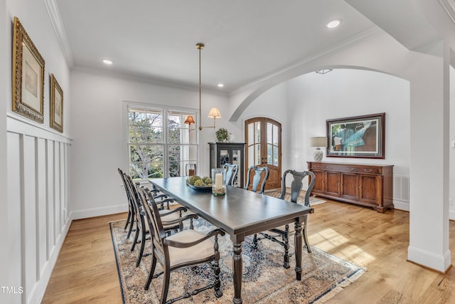 dining space featuring light hardwood / wood-style floors and crown molding