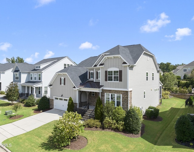 view of front of house featuring a front lawn and a garage