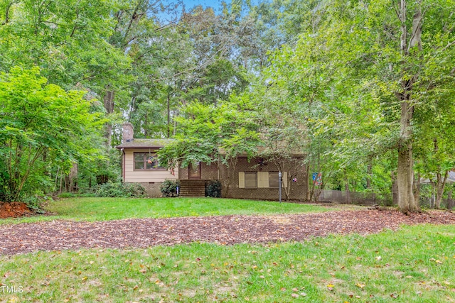 view of front of home featuring a front yard