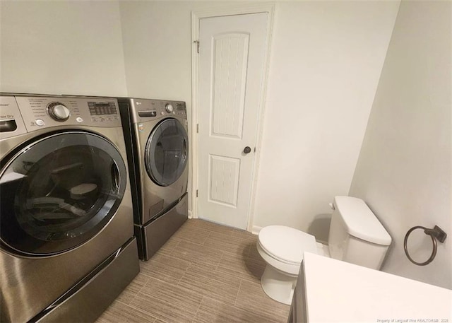 laundry room with washer and clothes dryer