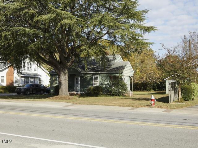 715 E Broad St, Fuquay Varina, NC 27526 - obstructed view of property featuring a front yard