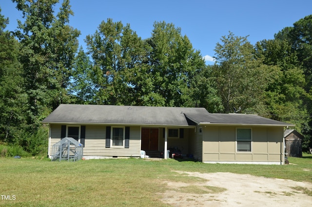 view of front of home with a front lawn