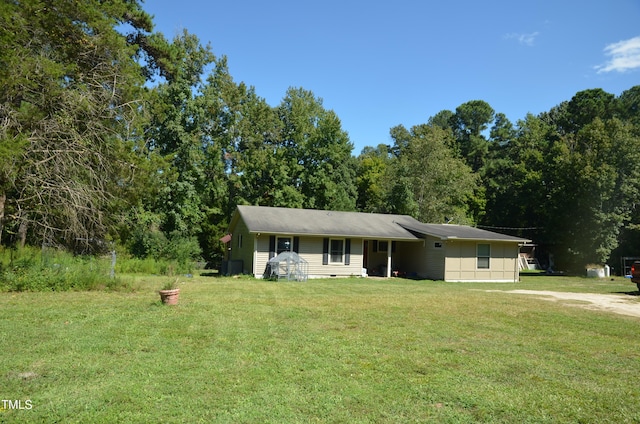 ranch-style home with a front yard