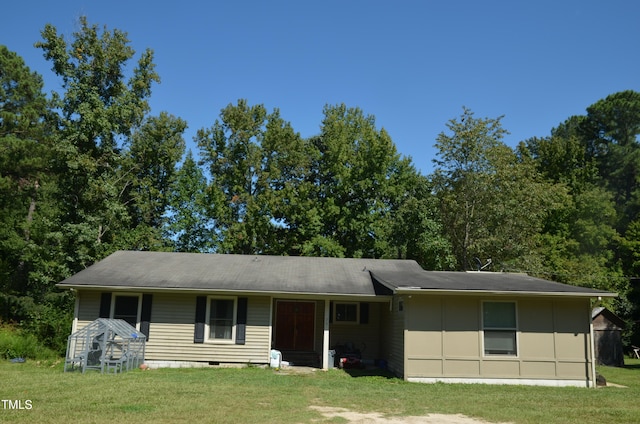 view of front of home with a front lawn