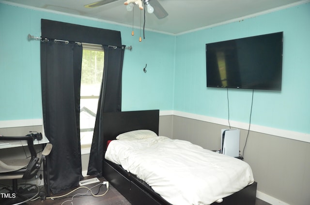 bedroom featuring crown molding and ceiling fan