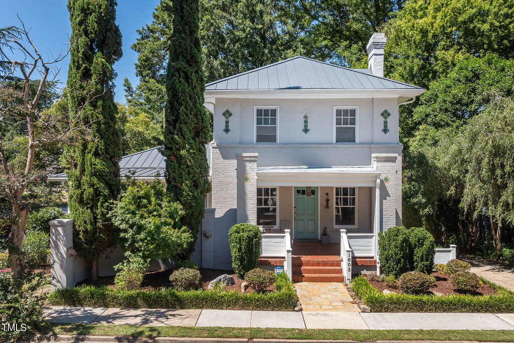 view of front of house with a porch