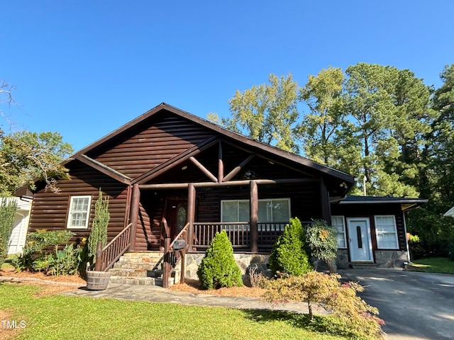 view of front of property featuring a porch