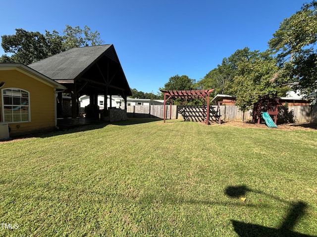 view of yard featuring a pergola