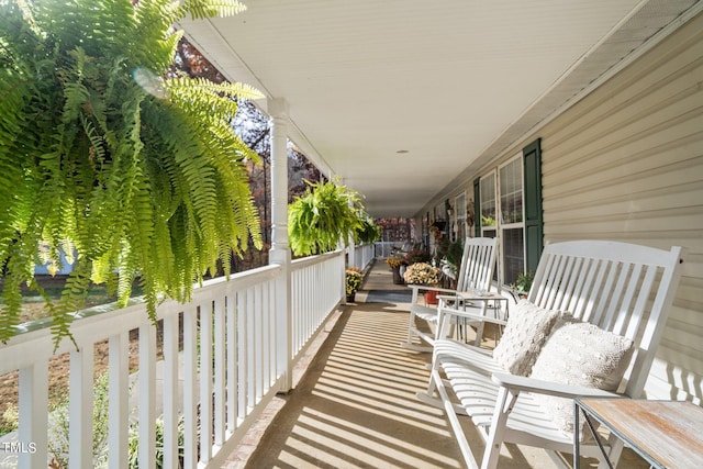 balcony featuring covered porch