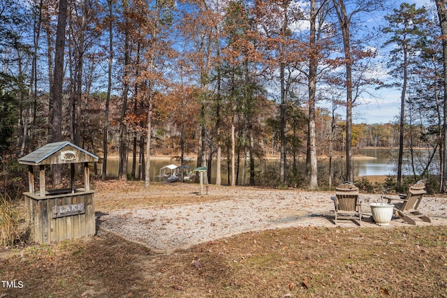 view of yard featuring a water view