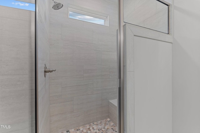 bathroom featuring tiled shower