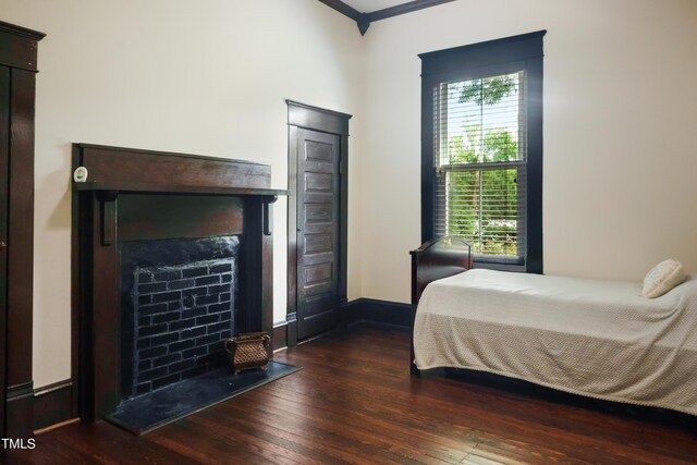 bedroom with baseboards and hardwood / wood-style flooring