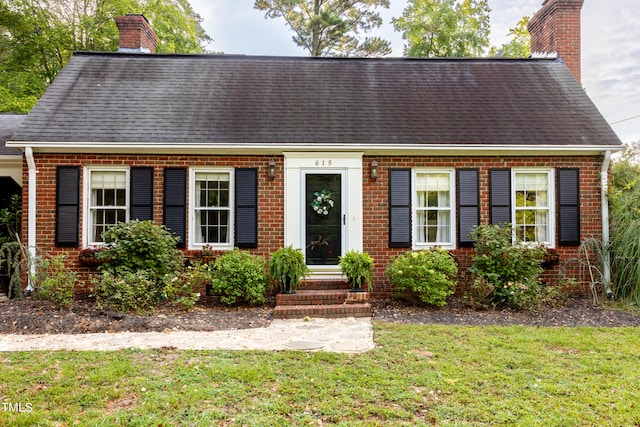 view of front of home with a front lawn