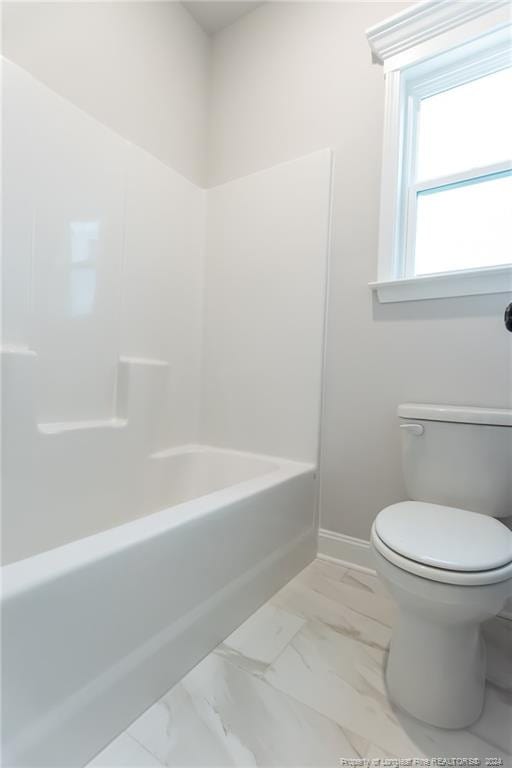 bathroom with toilet and washtub / shower combination