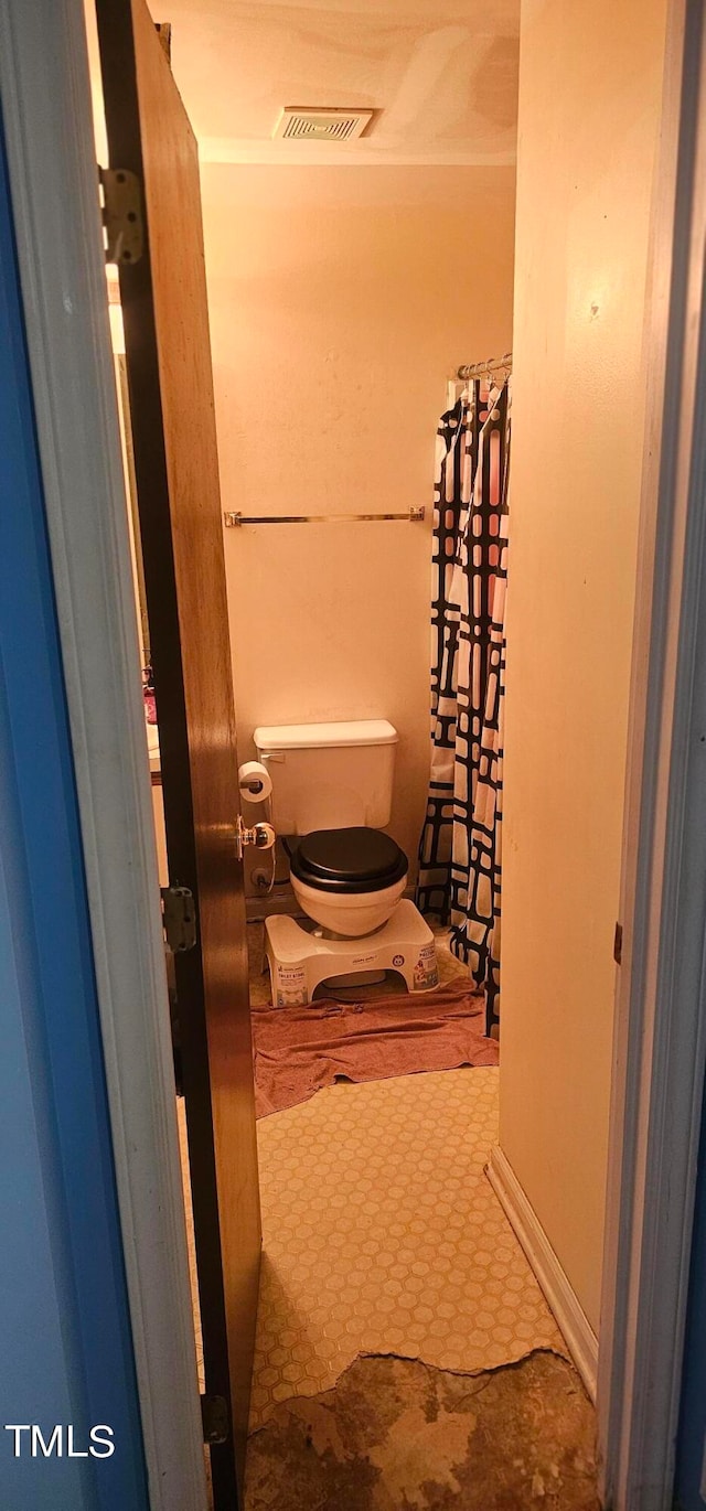 bathroom featuring toilet