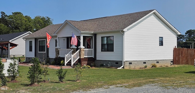 view of front of property featuring a front lawn