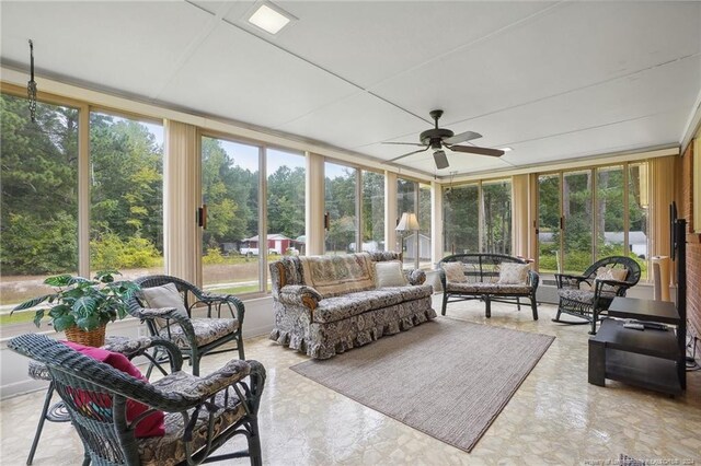 sunroom with ceiling fan