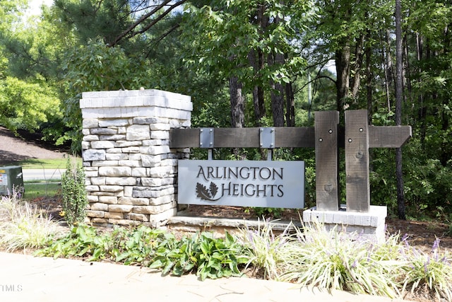 view of community / neighborhood sign