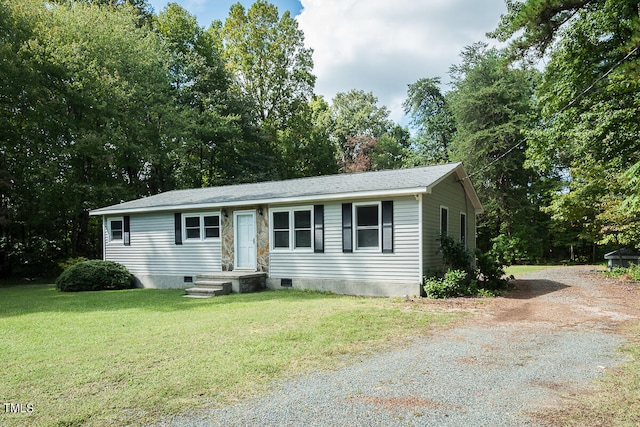 view of front facade with a front lawn