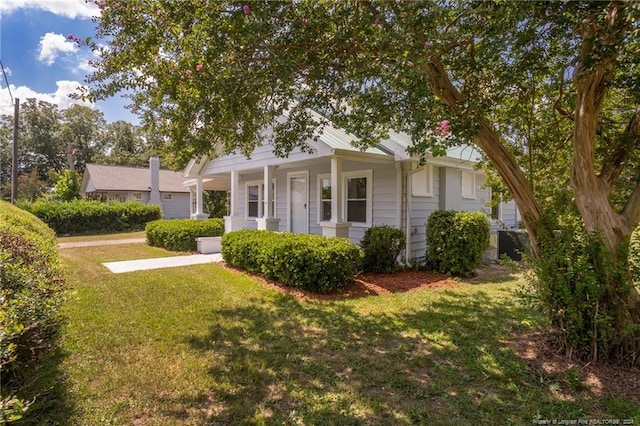 111 Sanford Rd, Laurinburg, NC 28352 - view of front facade with covered porch and a front yard