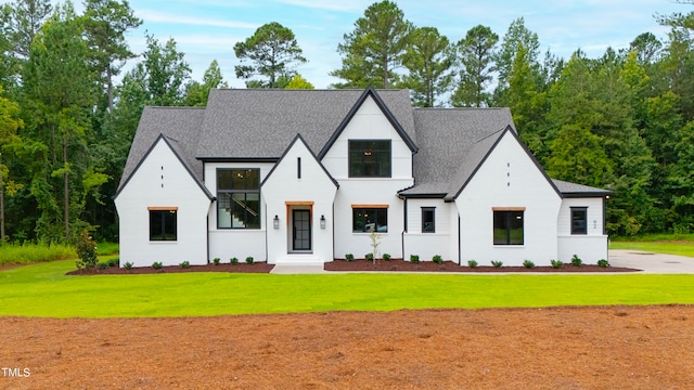 view of front facade with a front lawn