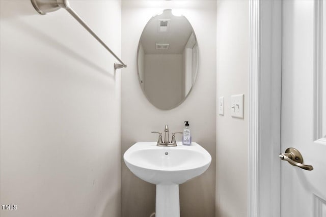 bathroom featuring sink