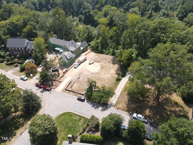 birds eye view of property featuring a wooded view